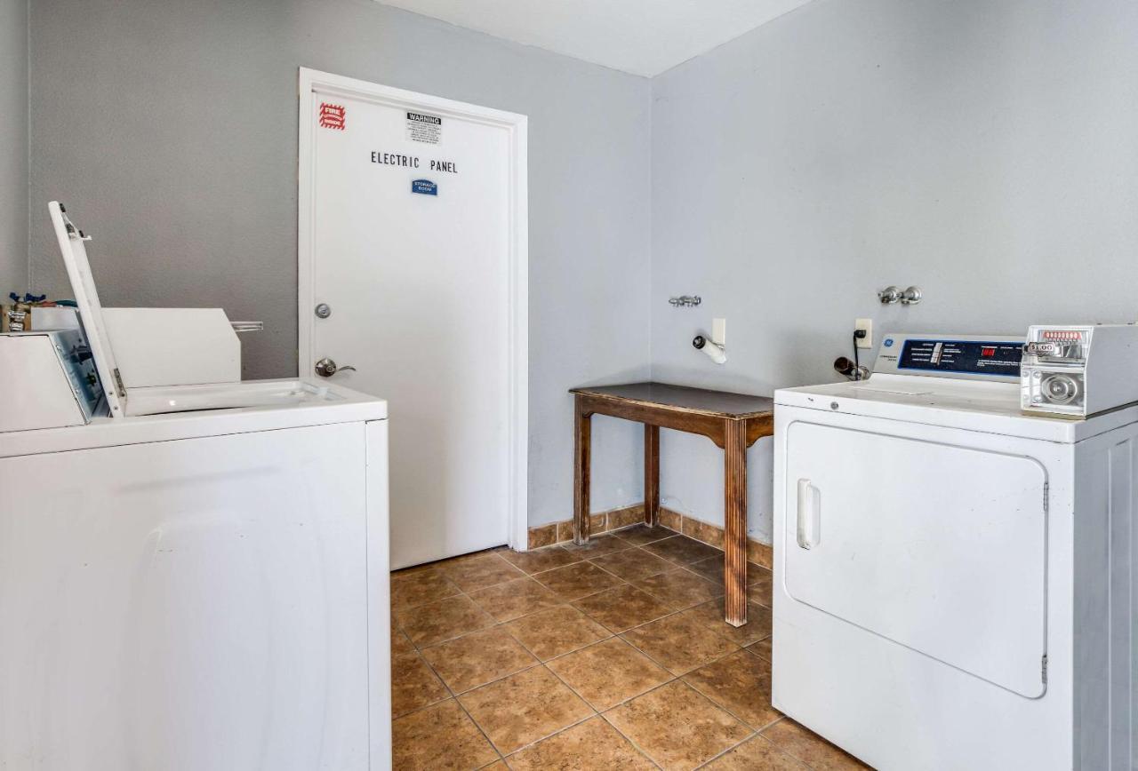 Rodeway Inn Old Town Темекула Экстерьер фото