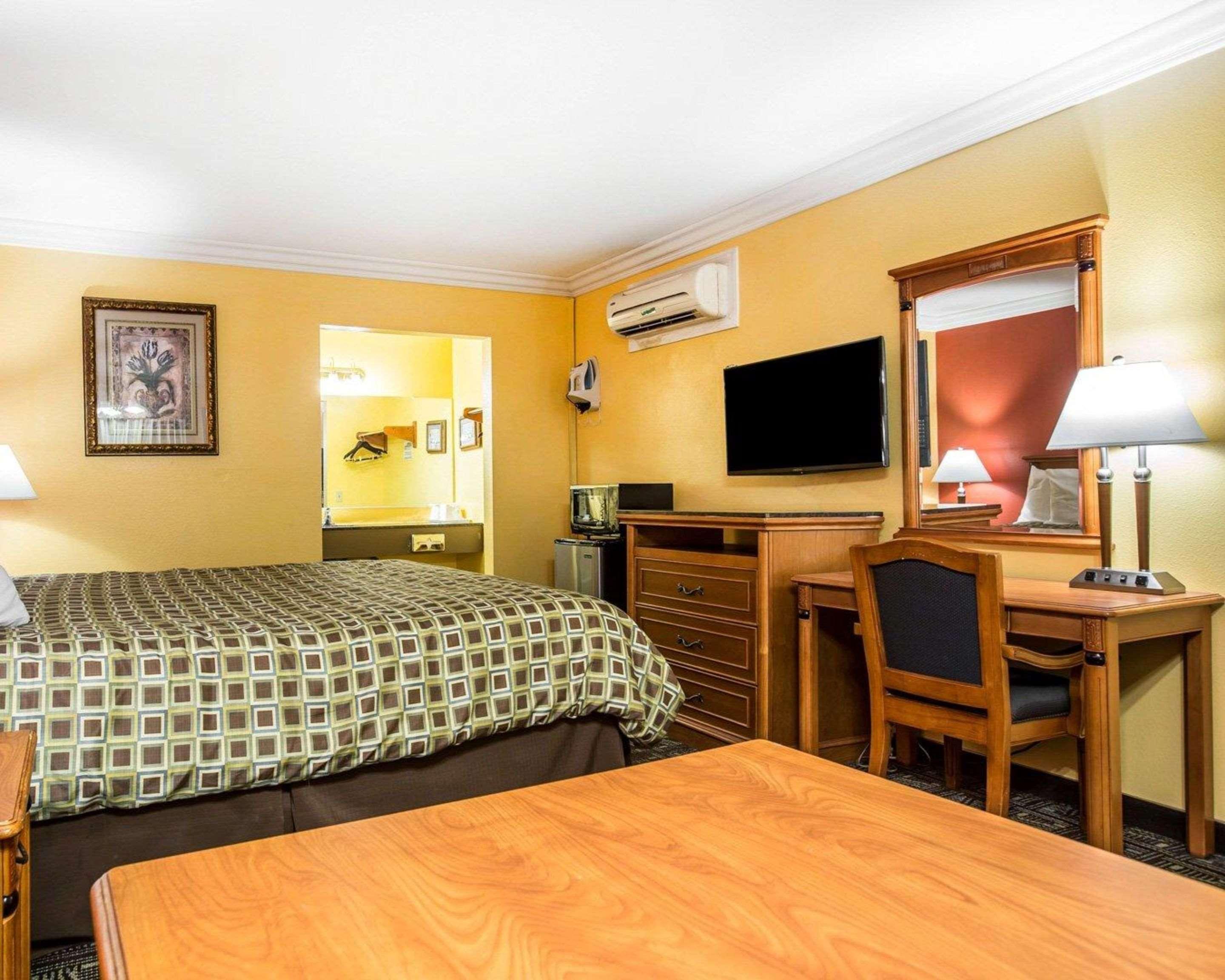 Rodeway Inn Old Town Темекула Экстерьер фото