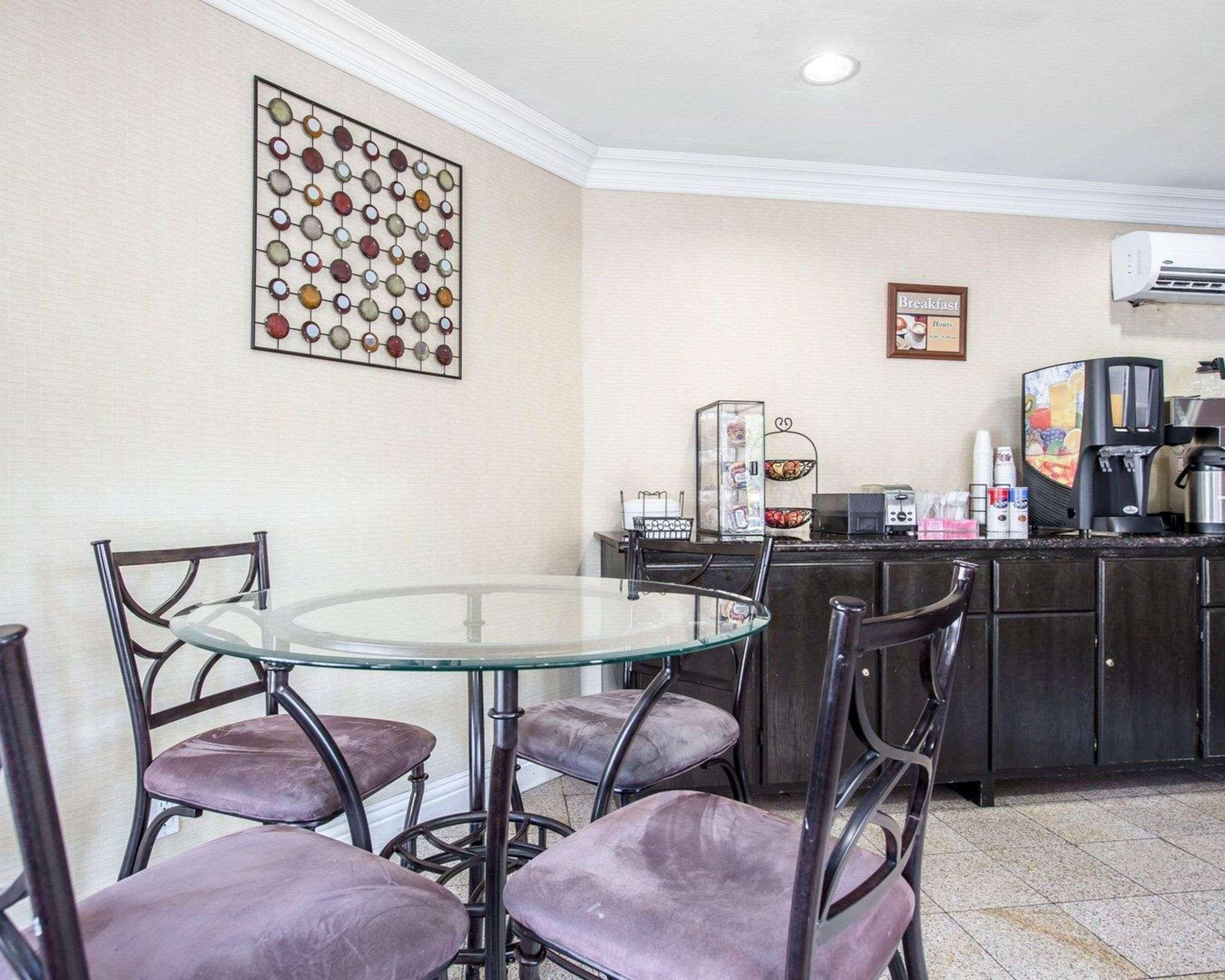 Rodeway Inn Old Town Темекула Экстерьер фото